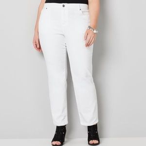 Avenue 1432 Straight Leg Jean in White NWT